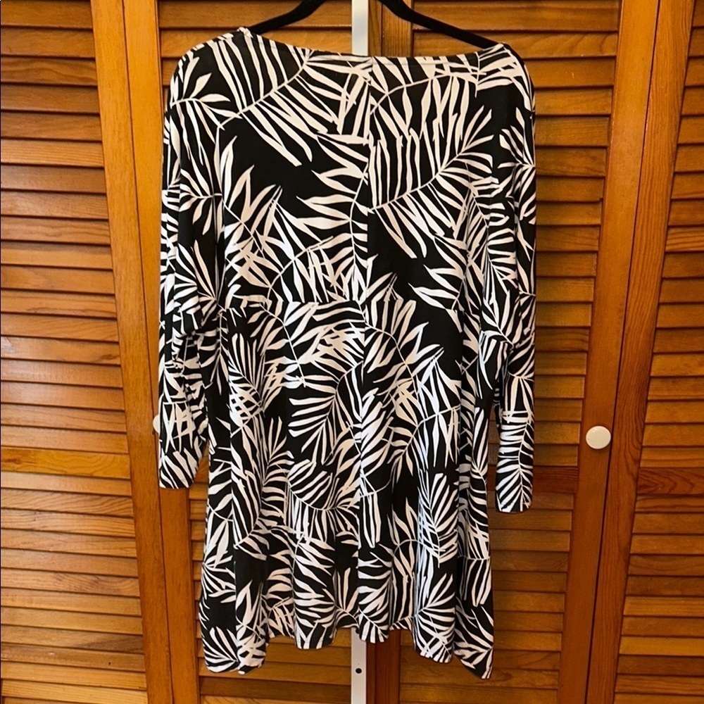 Coolibar Chic Black and White Leaf Print Tunic with UPF Protection 50+ Size 2x - Picture 7 of 7